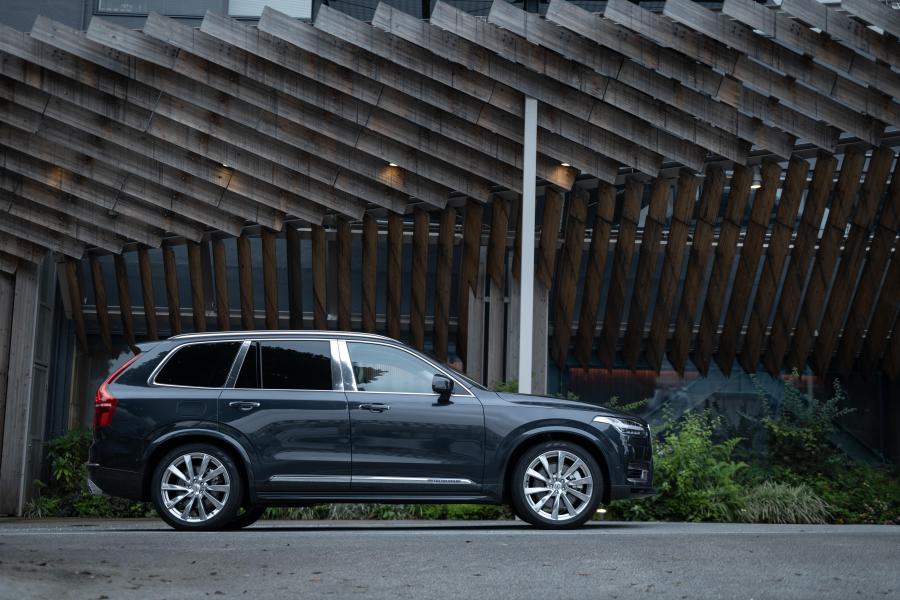  Volvo XC90 T8 Excellence 2015 года  (JP) (фото 16 из 16)